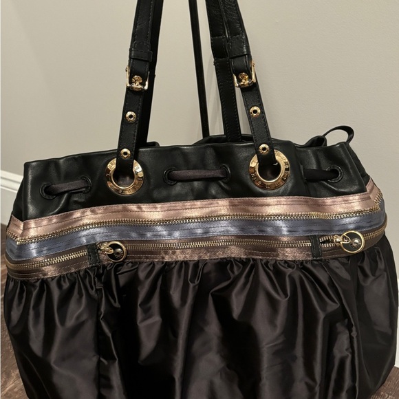 Henri Bendel Oversized Drawstring shoulder bag w dustbag - Picture 5 of 8